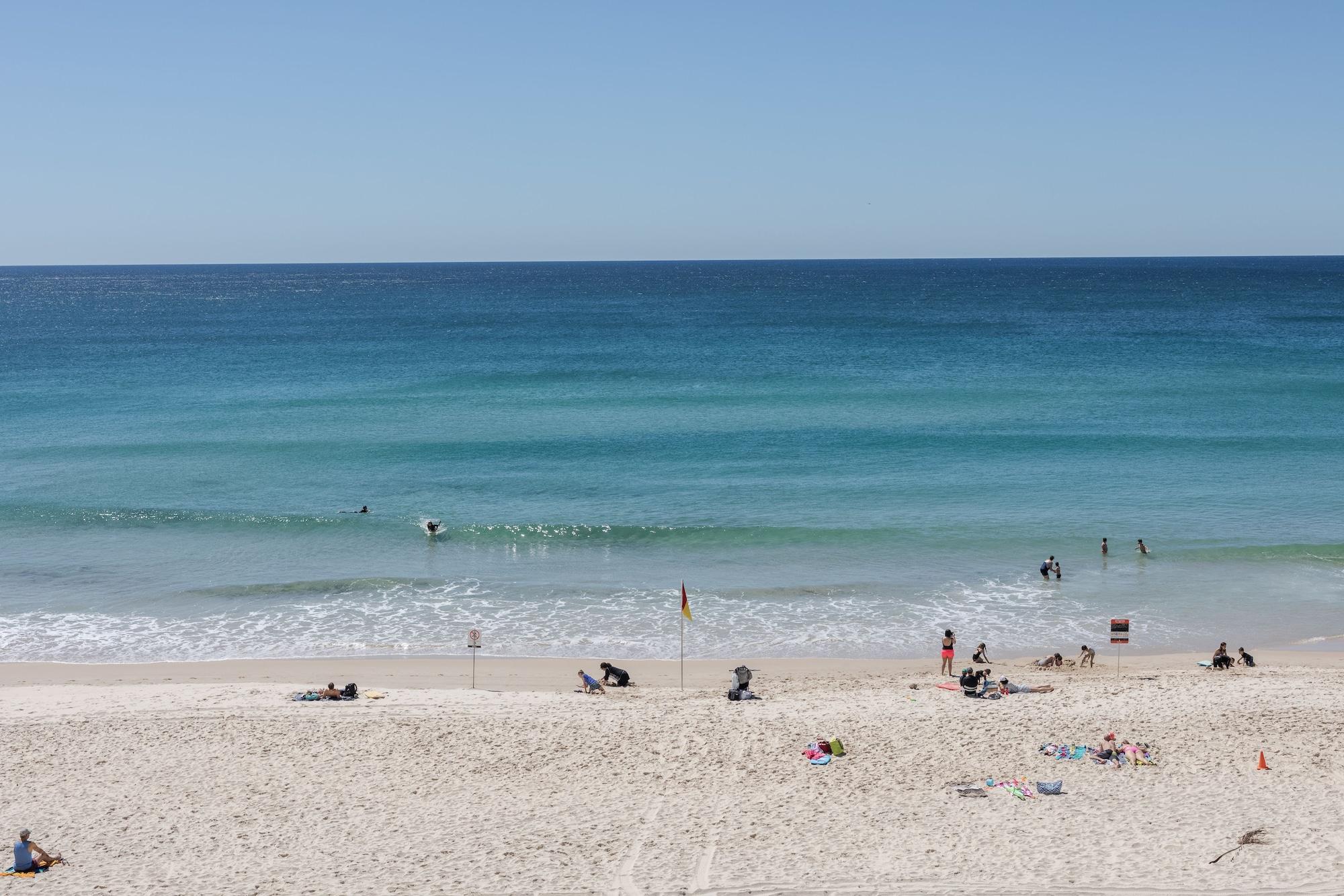 Spindrift On The Beach - Absolute Beachfront Mermaid Beach Bagian luar foto