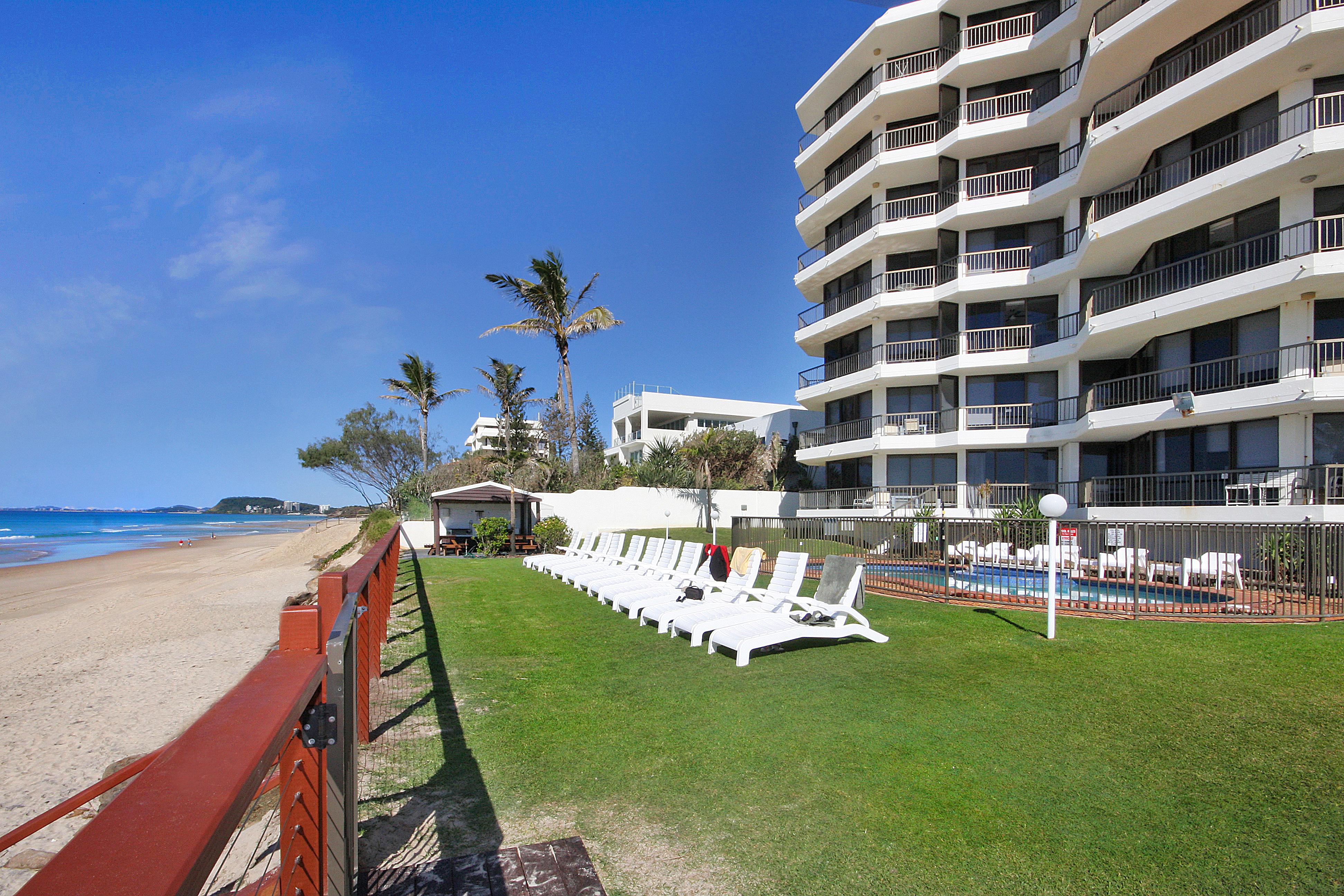 Spindrift On The Beach - Absolute Beachfront Mermaid Beach Bagian luar foto
