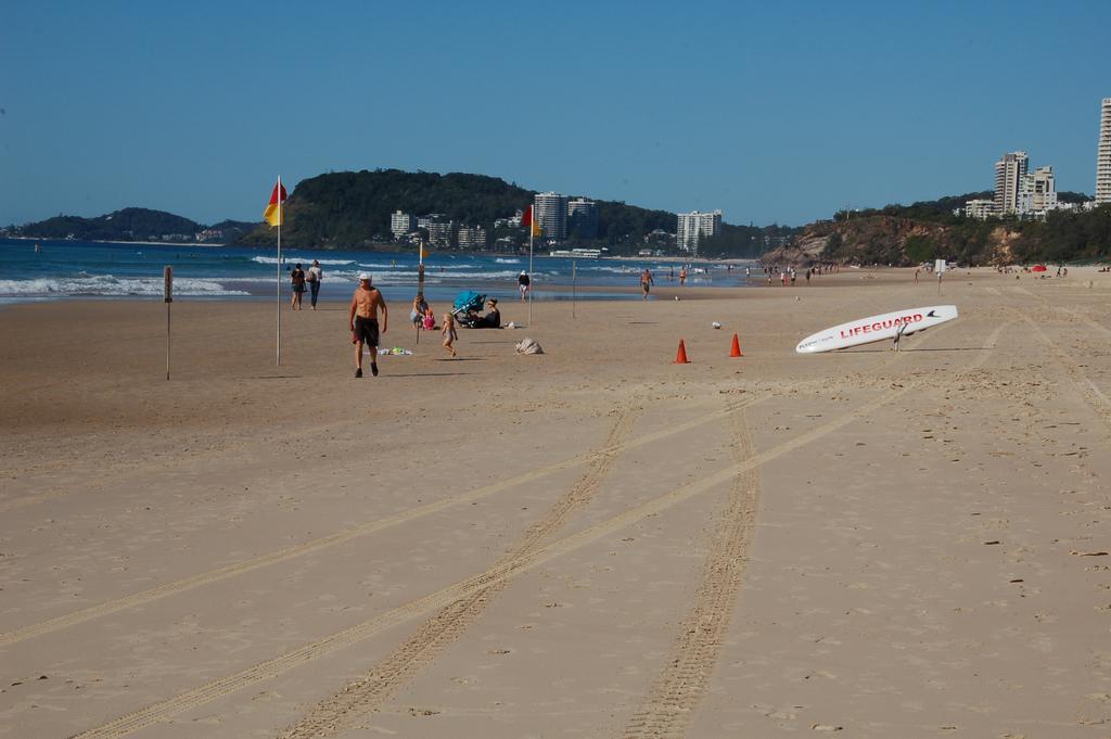Spindrift On The Beach - Absolute Beachfront Mermaid Beach Bagian luar foto
